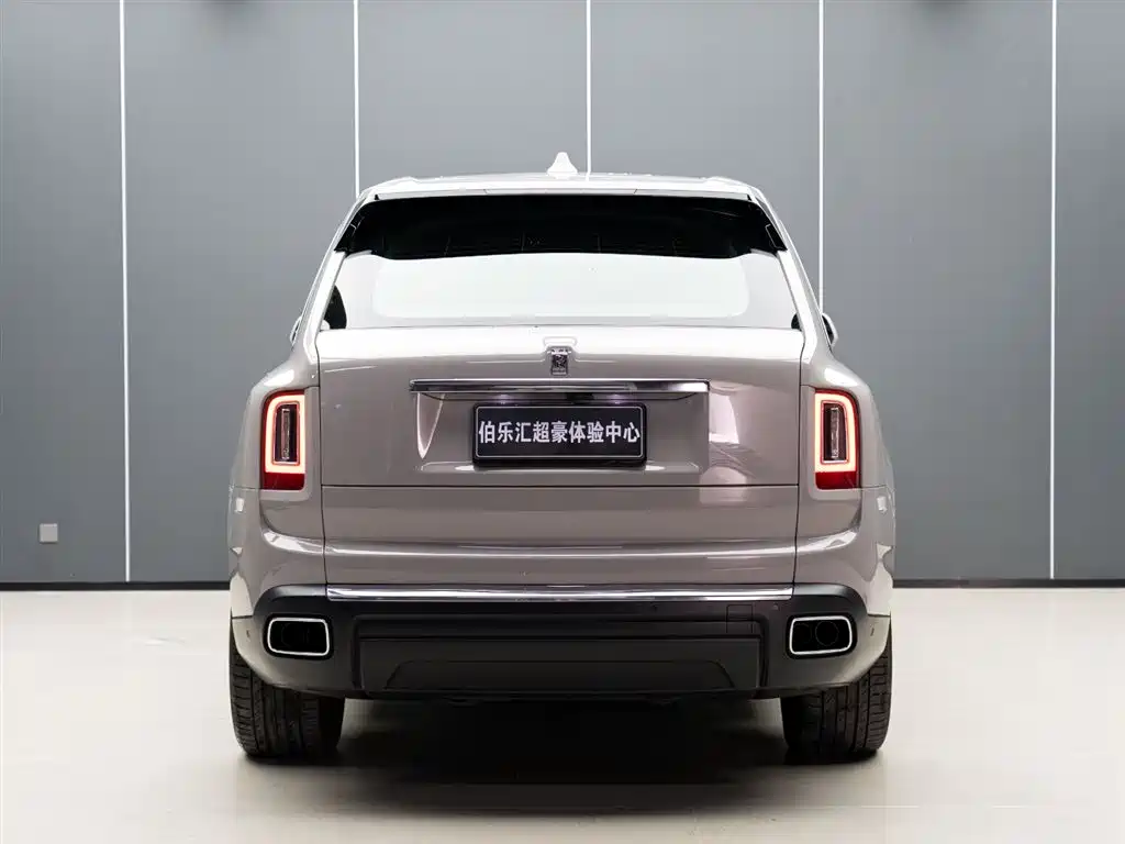 Rolls-Royce Cullinan 2018 мест