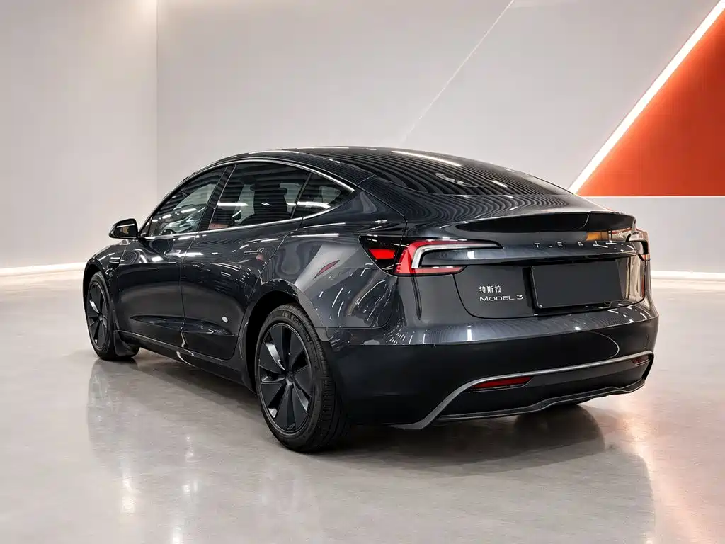 Tesla Model 3 — миниатюра 4