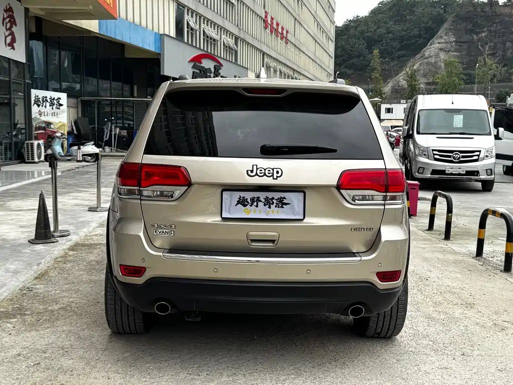 Jeep Grand Cherokee (Import) — миниатюра 9