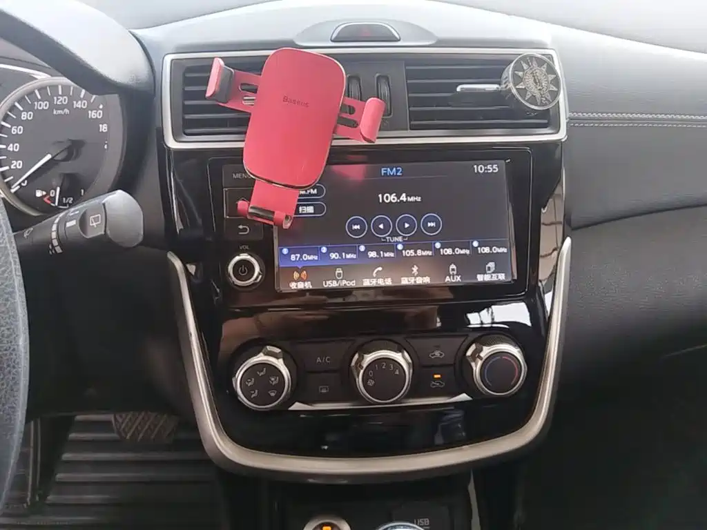 Nissan Tiida — миниатюра 18