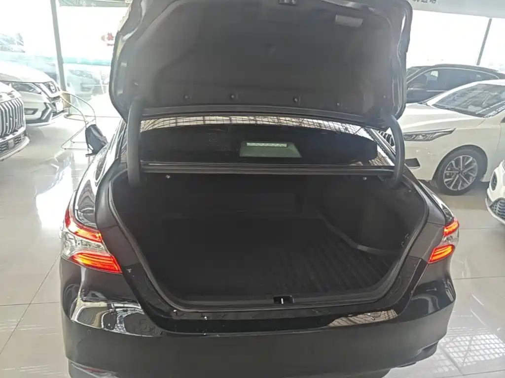 Toyota Camry — миниатюра 19