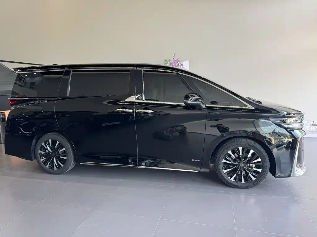 Toyota Vellfire 2024 2.5L