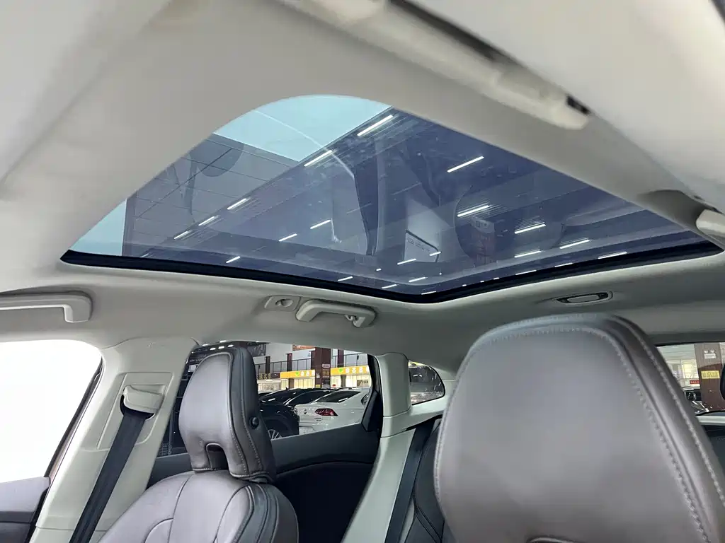 Volvo V40 — миниатюра 17