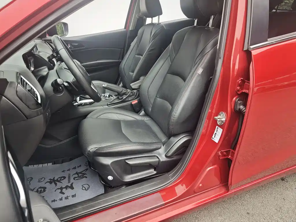 Mazda Mazda3 3 2016 2.0L AT Flagship