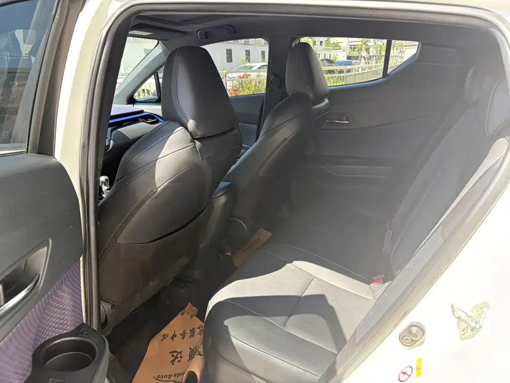 Toyota IZOA — миниатюра 8