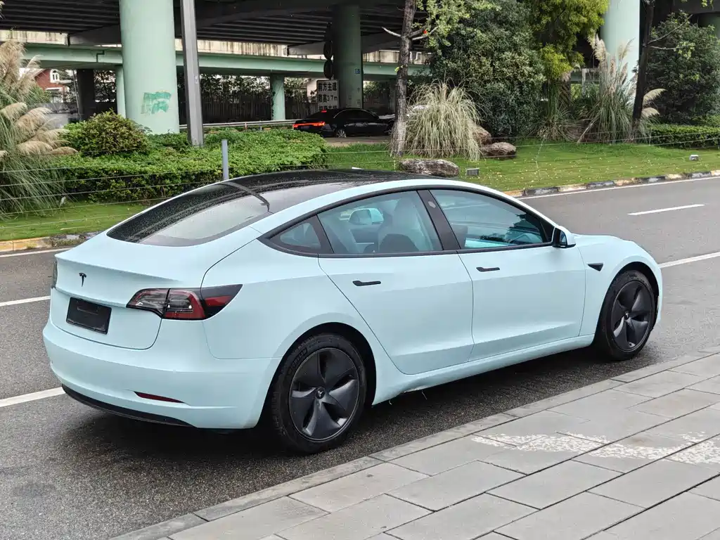 Tesla Model 3 — миниатюра 6