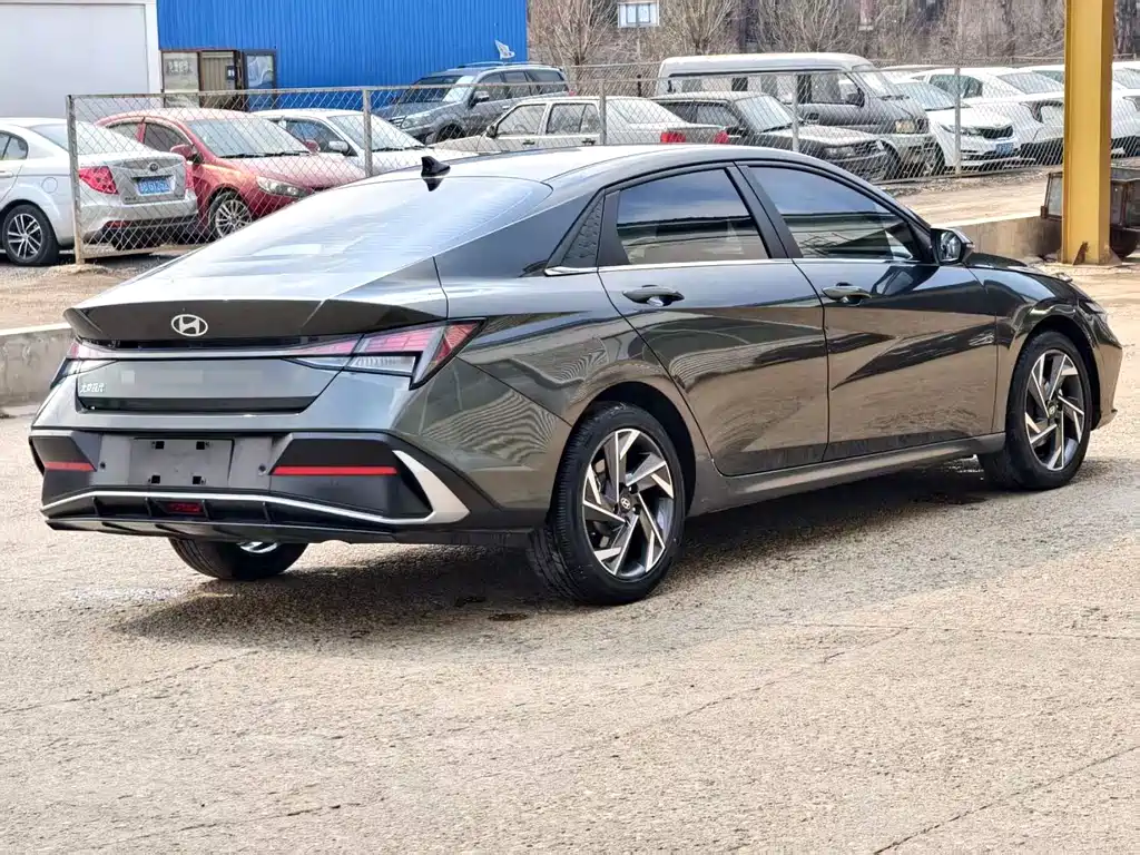 Hyundai Elantra — миниатюра 7