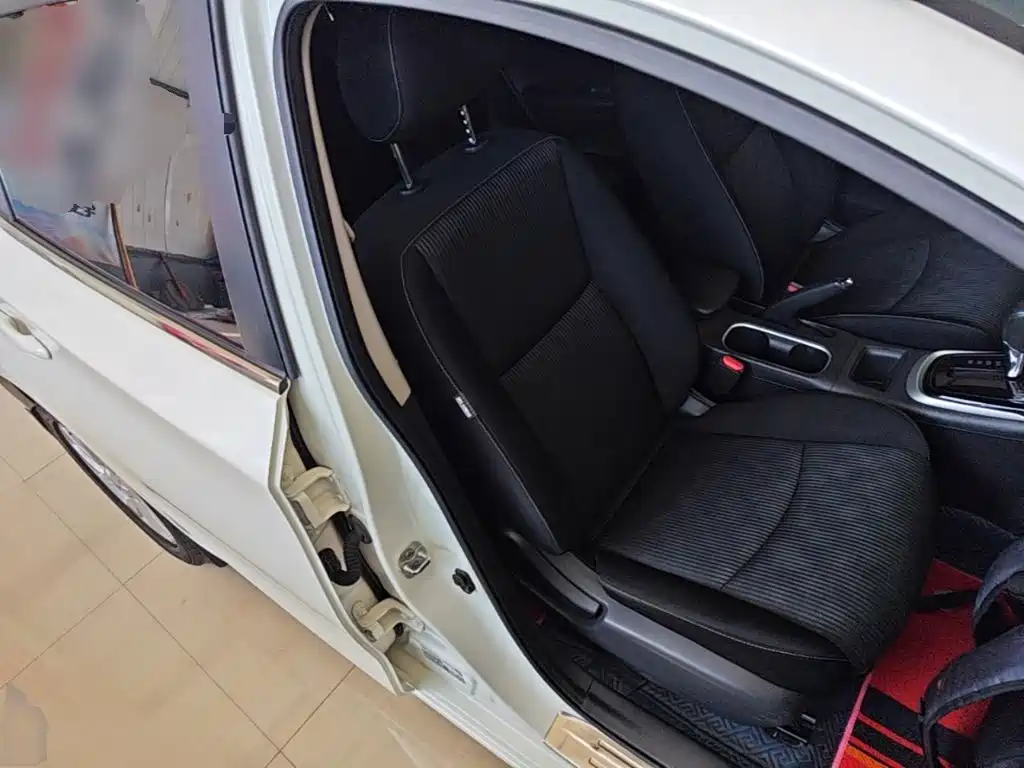 Nissan Tiida — миниатюра 25