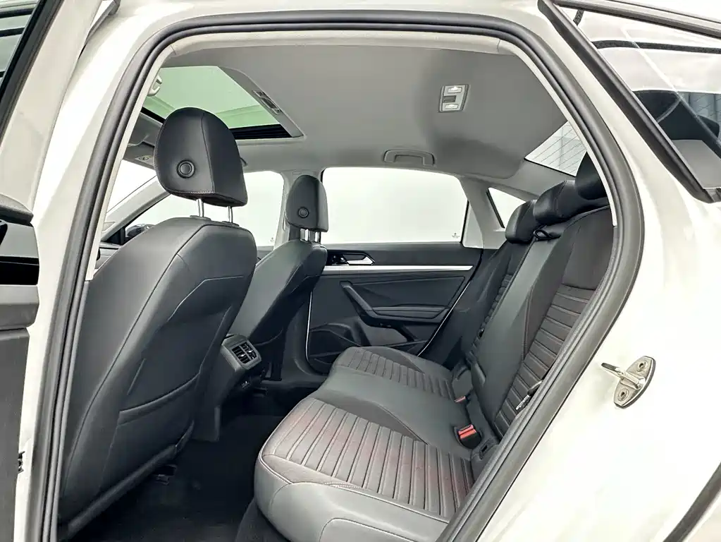 Volkswagen Lavida — миниатюра 5