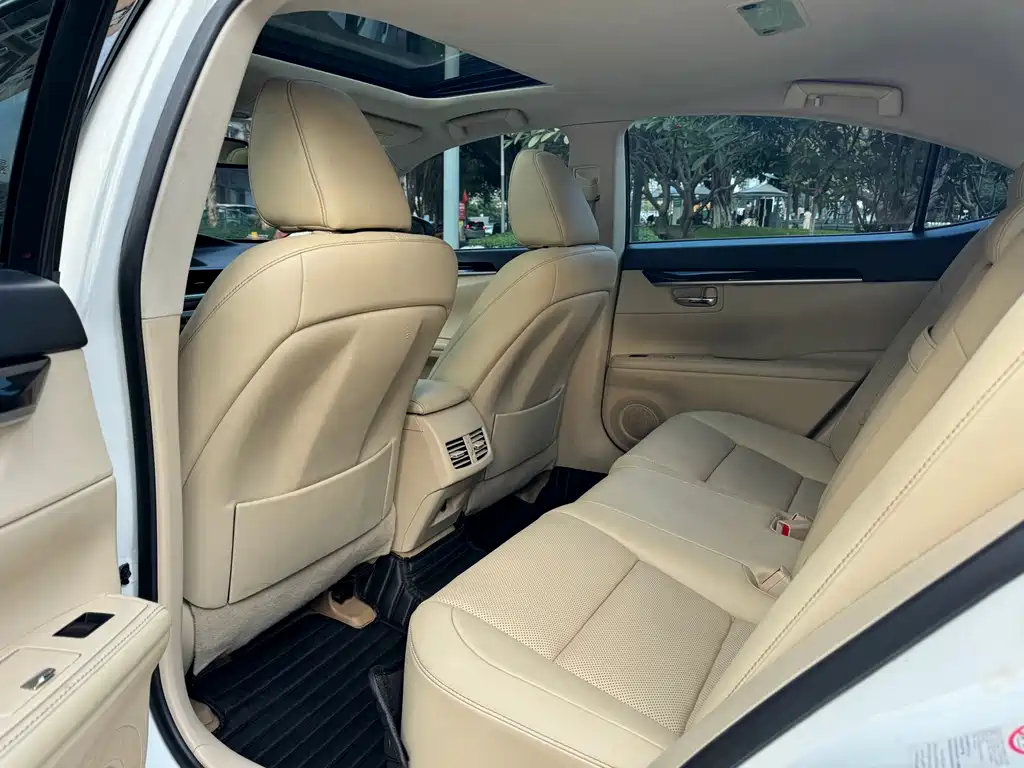 Lexus ES — миниатюра 6