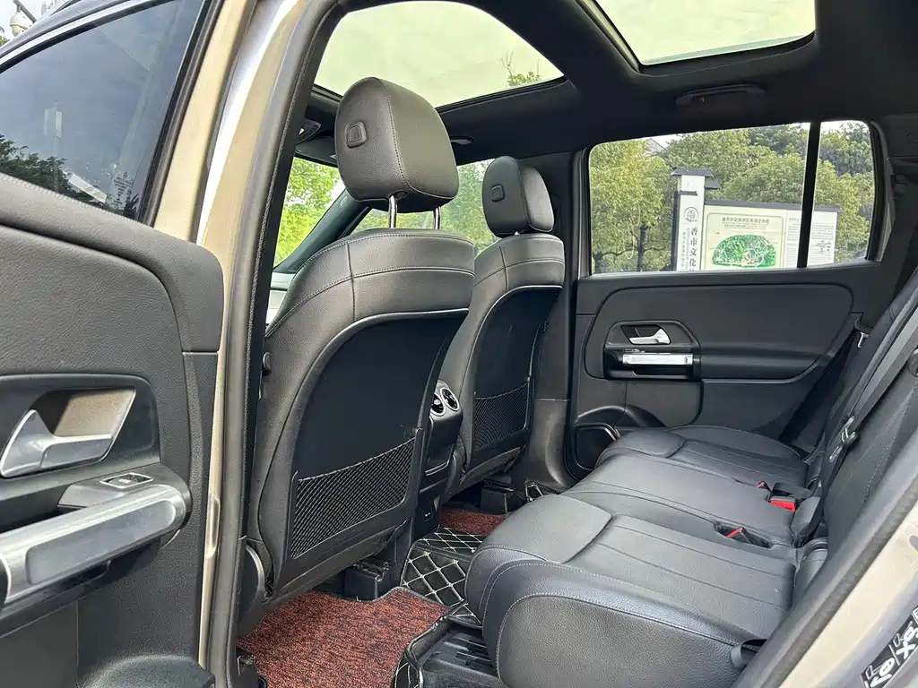 Mercedes-Benz GLB — миниатюра 10