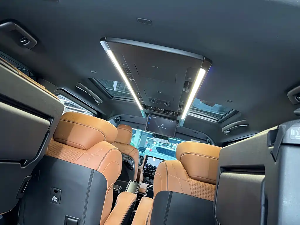 Toyota Vellfire Crown Hybrid 2.5L Supreme Executive Edition, фото 9
