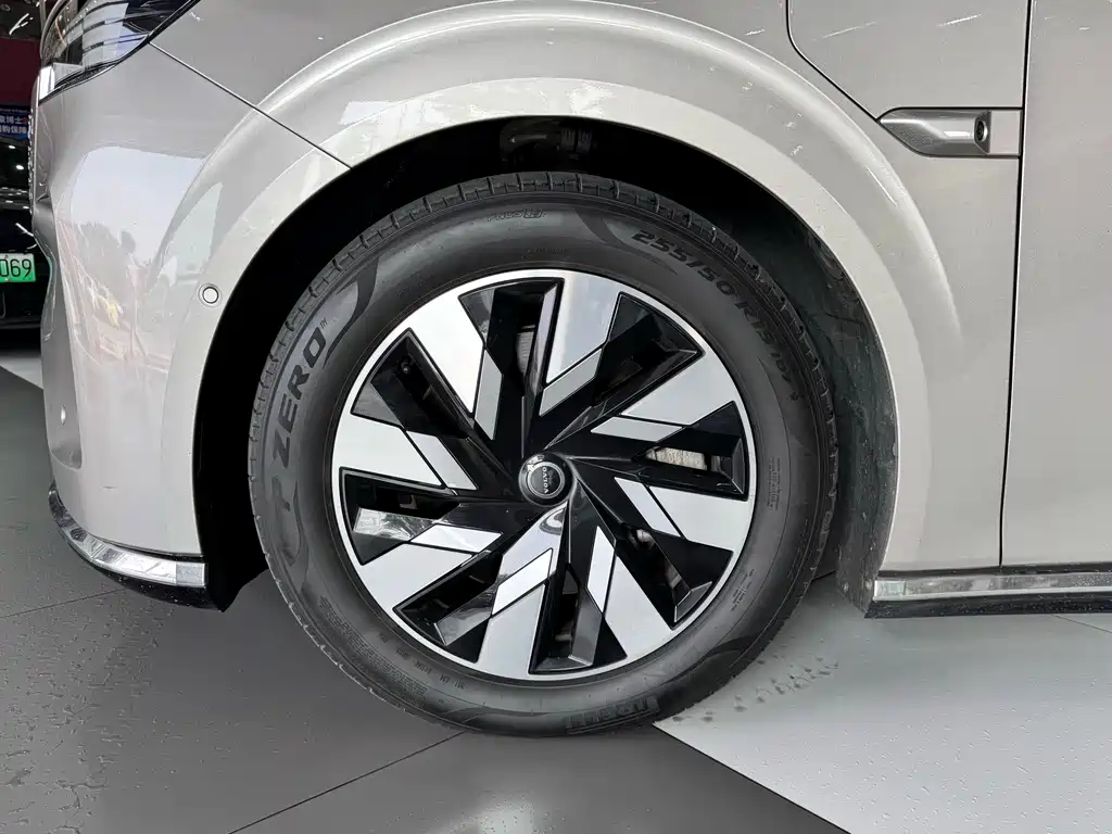 Volvo EM90 — миниатюра 11