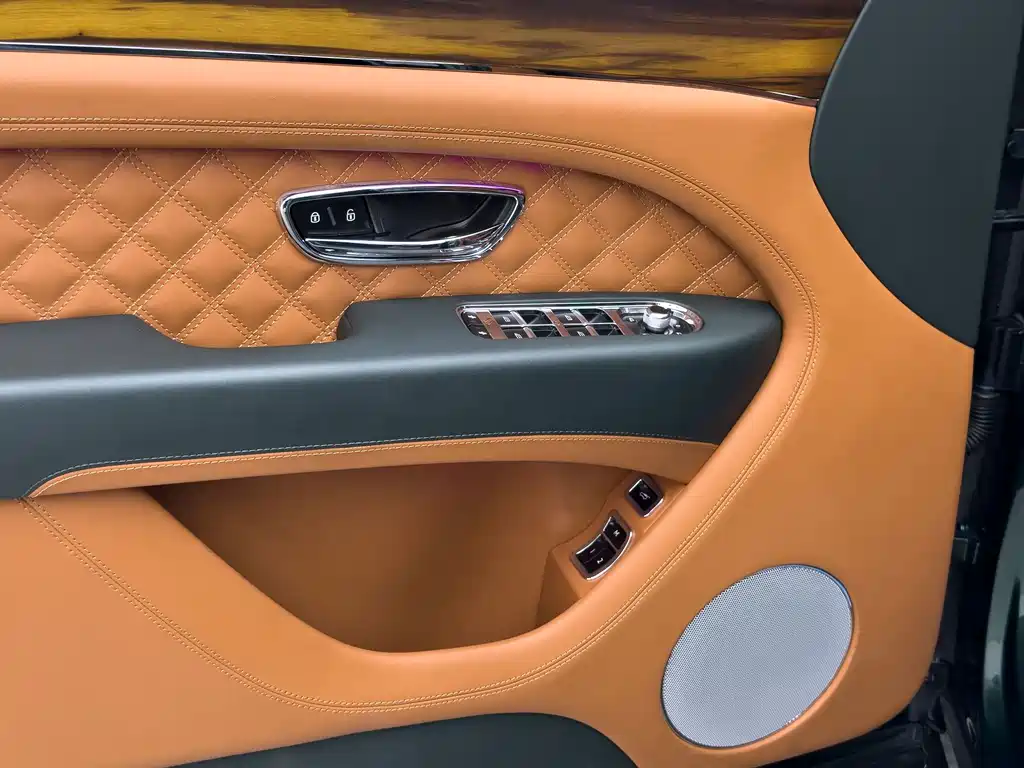 Bentley Bentayga — миниатюра 12