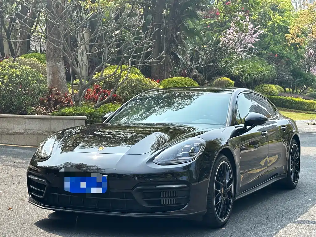 Porsche Panamera 2021