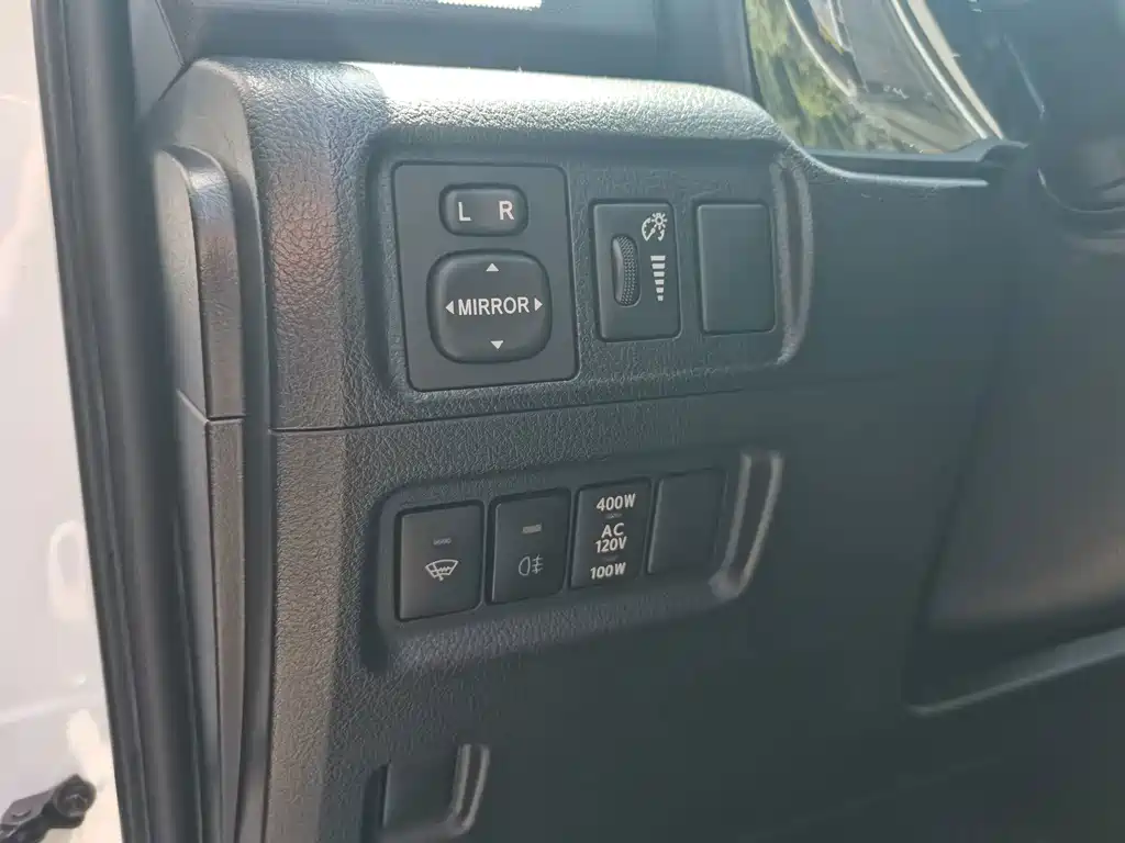 Toyota 4Runner — миниатюра 17