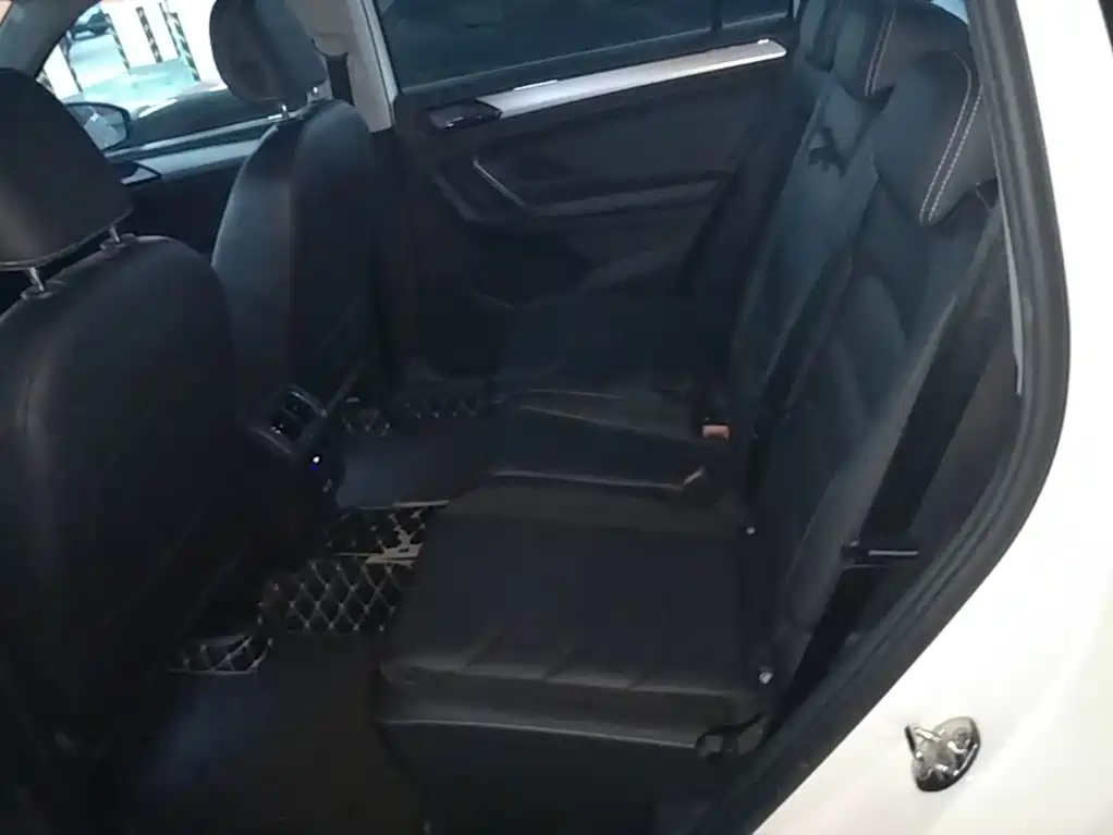 Volkswagen Tiguan L — миниатюра 17