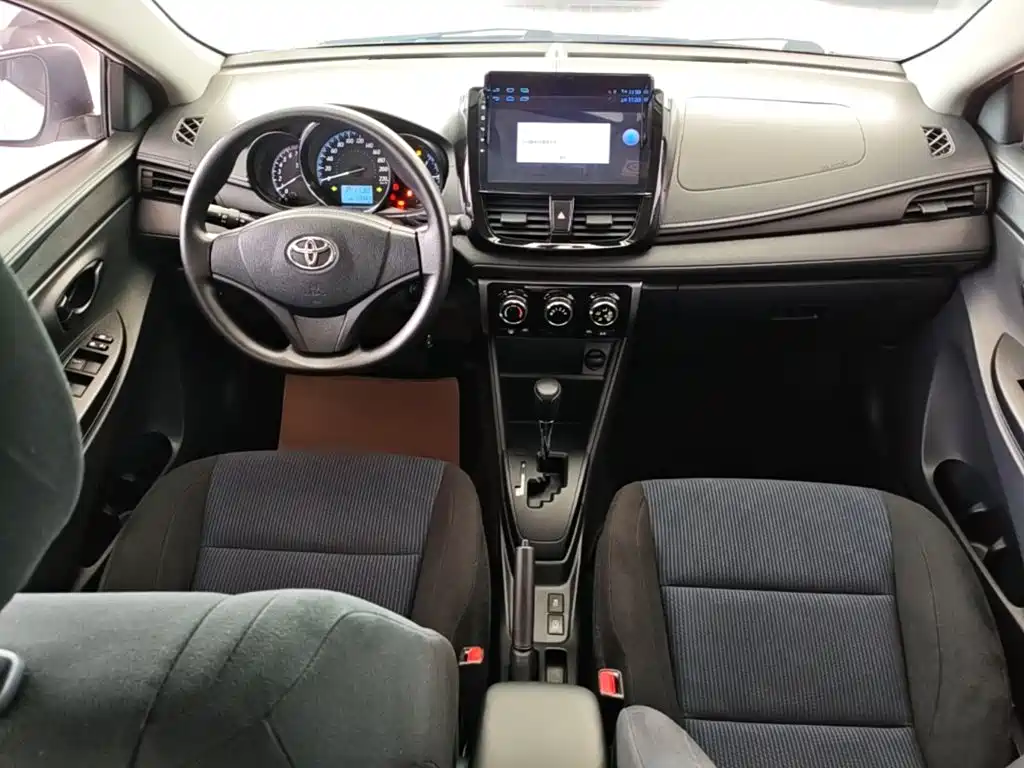 Toyota Yaris L — миниатюра 10