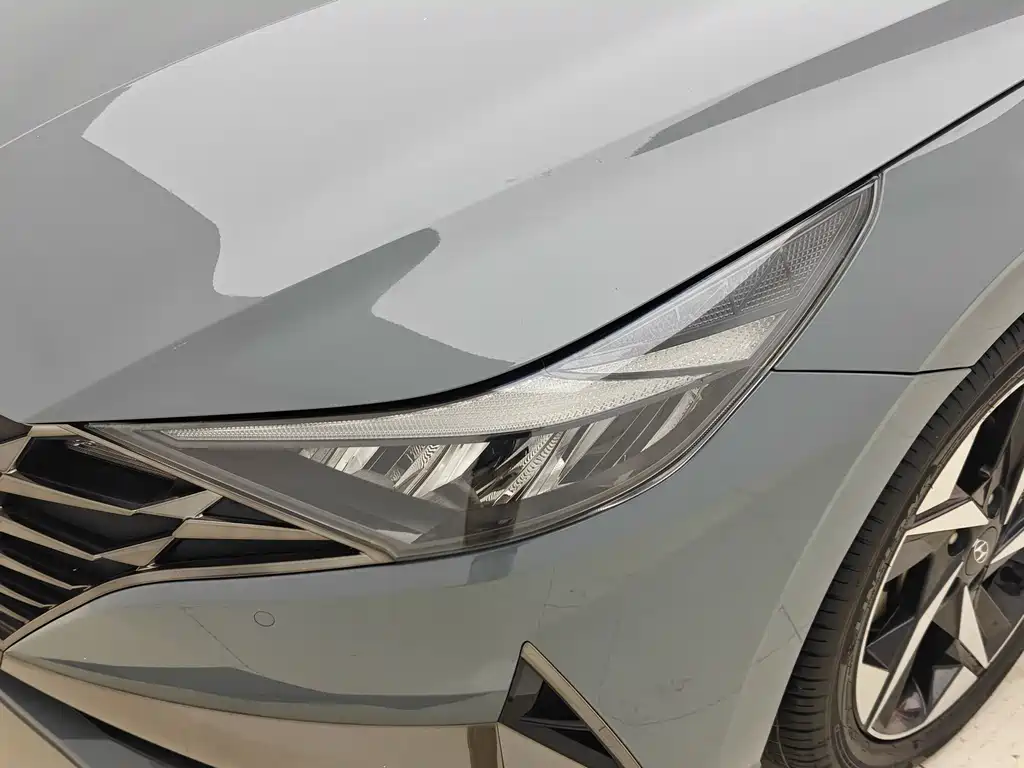 Hyundai Elantra — миниатюра 9