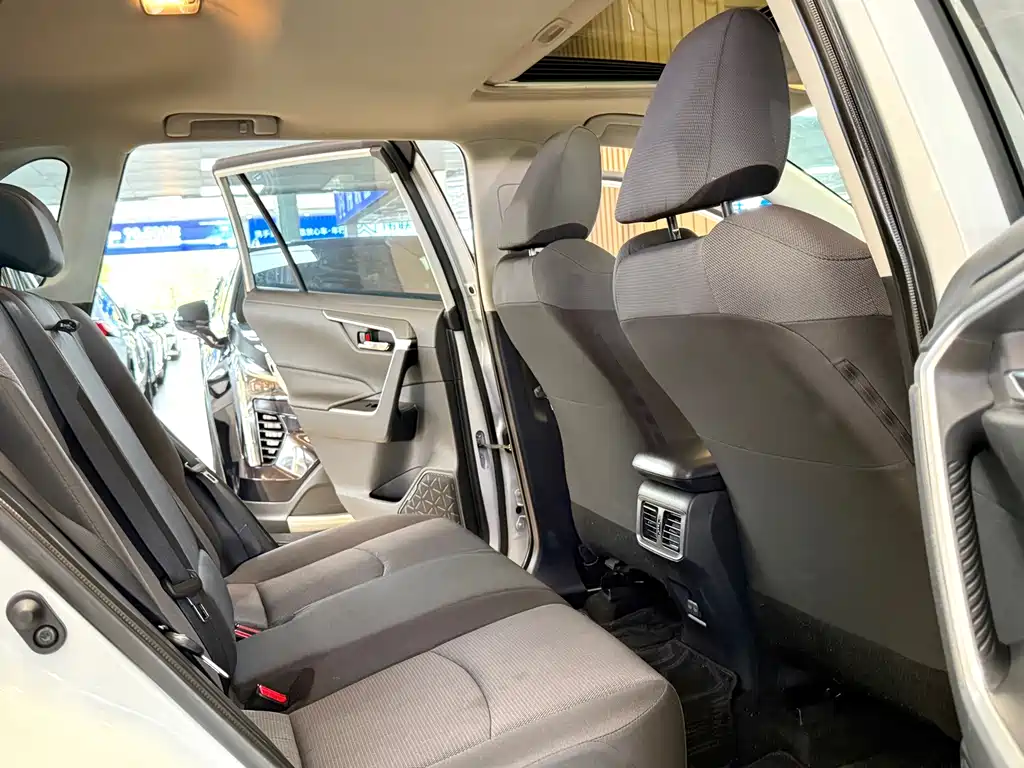 Toyota RAV4 — миниатюра 21