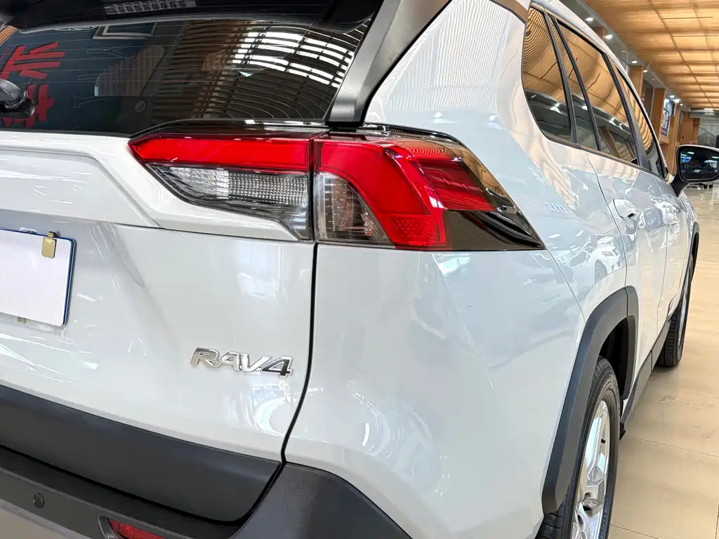 Toyota RAV4 — миниатюра 23