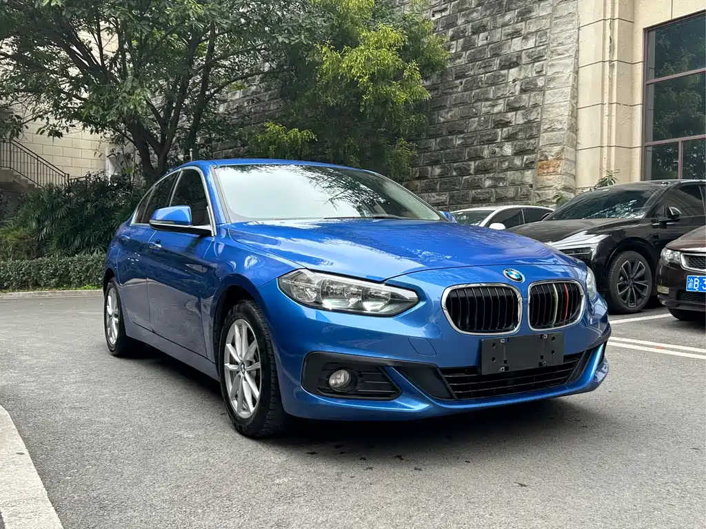 BMW 1 SERIES