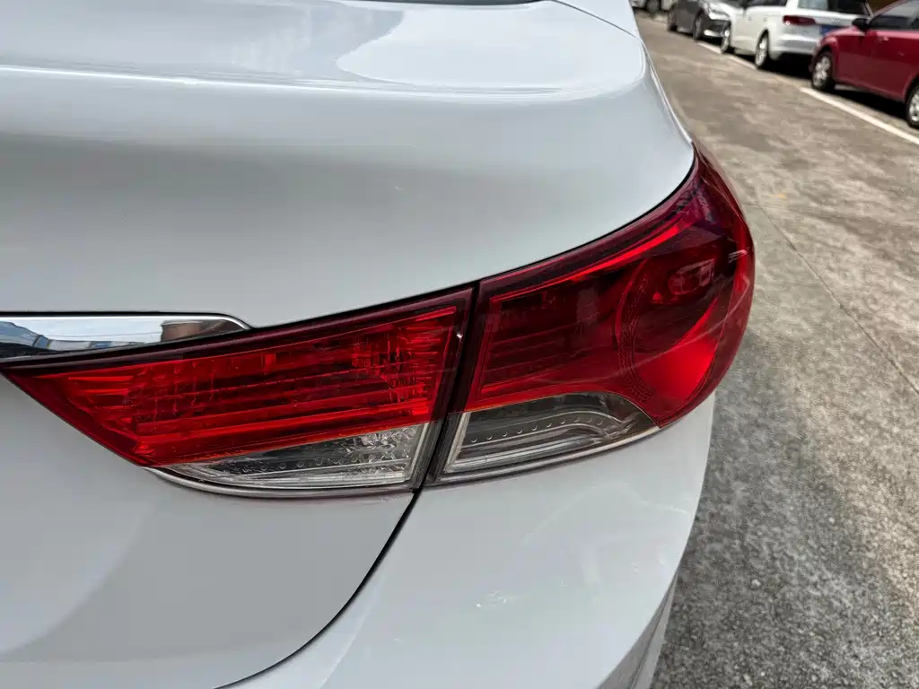 Hyundai Elantra Langdong — миниатюра 18