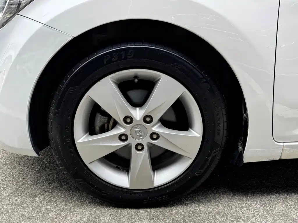 Hyundai Elantra Langdong — миниатюра 9