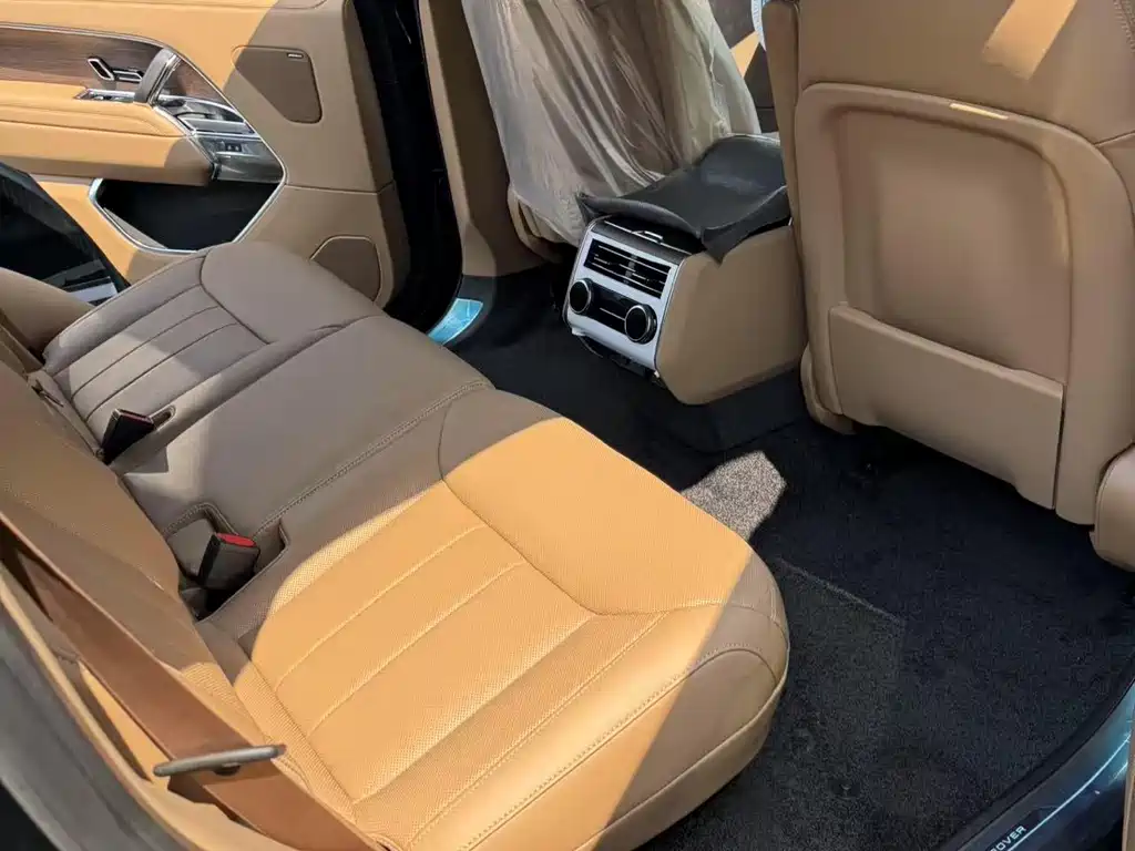 Land Rover Range Rover 2026 3.0 L6 400PS SE