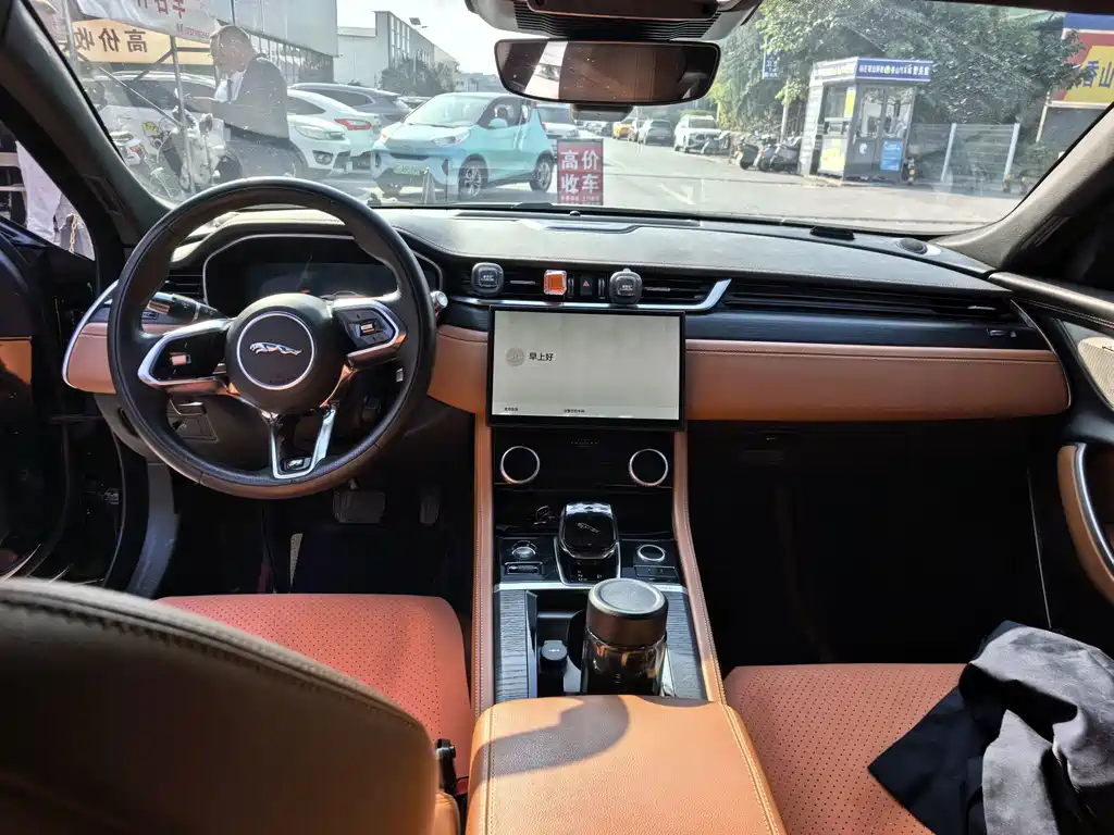 Jaguar XFL — миниатюра 6