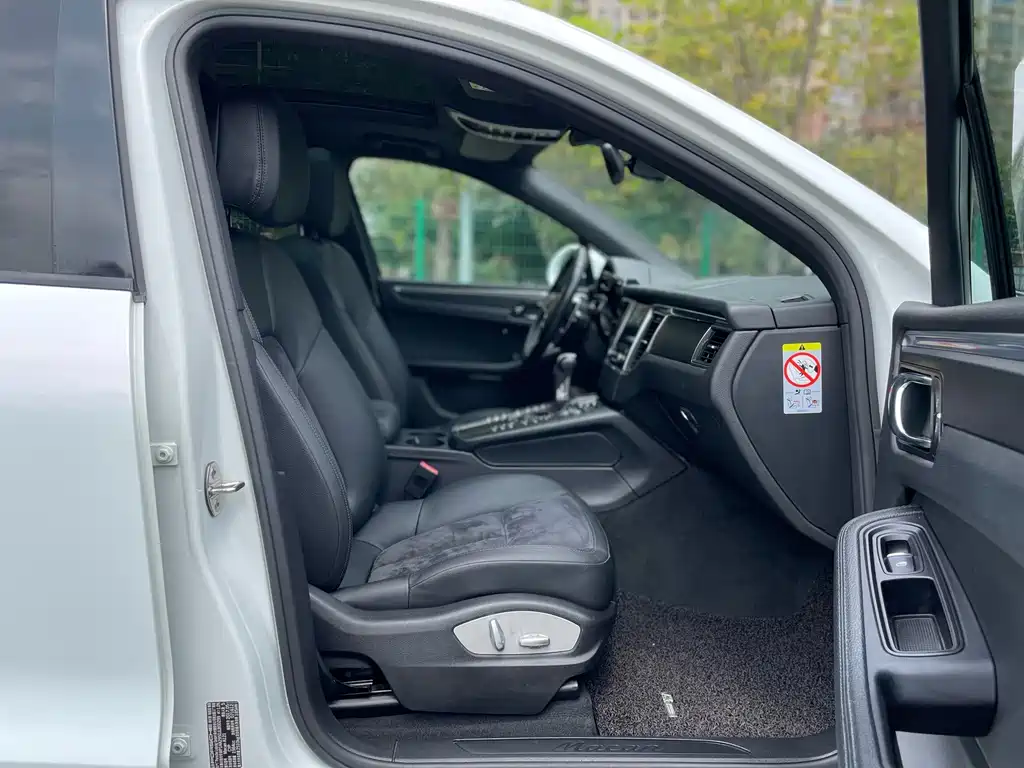 Porsche Macan — миниатюра 7