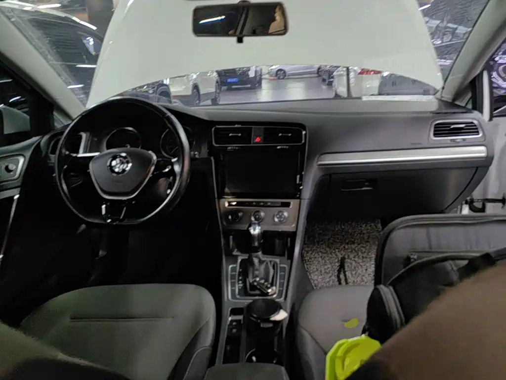 Volkswagen Golf — миниатюра 10