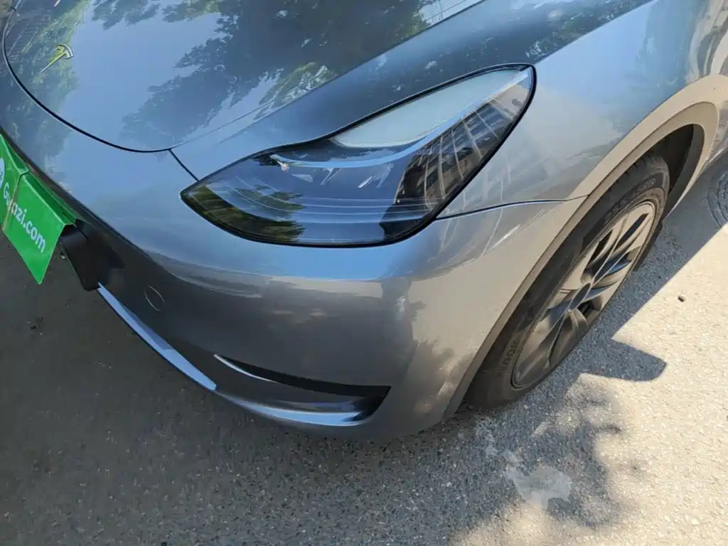 Tesla Model Y — миниатюра 24