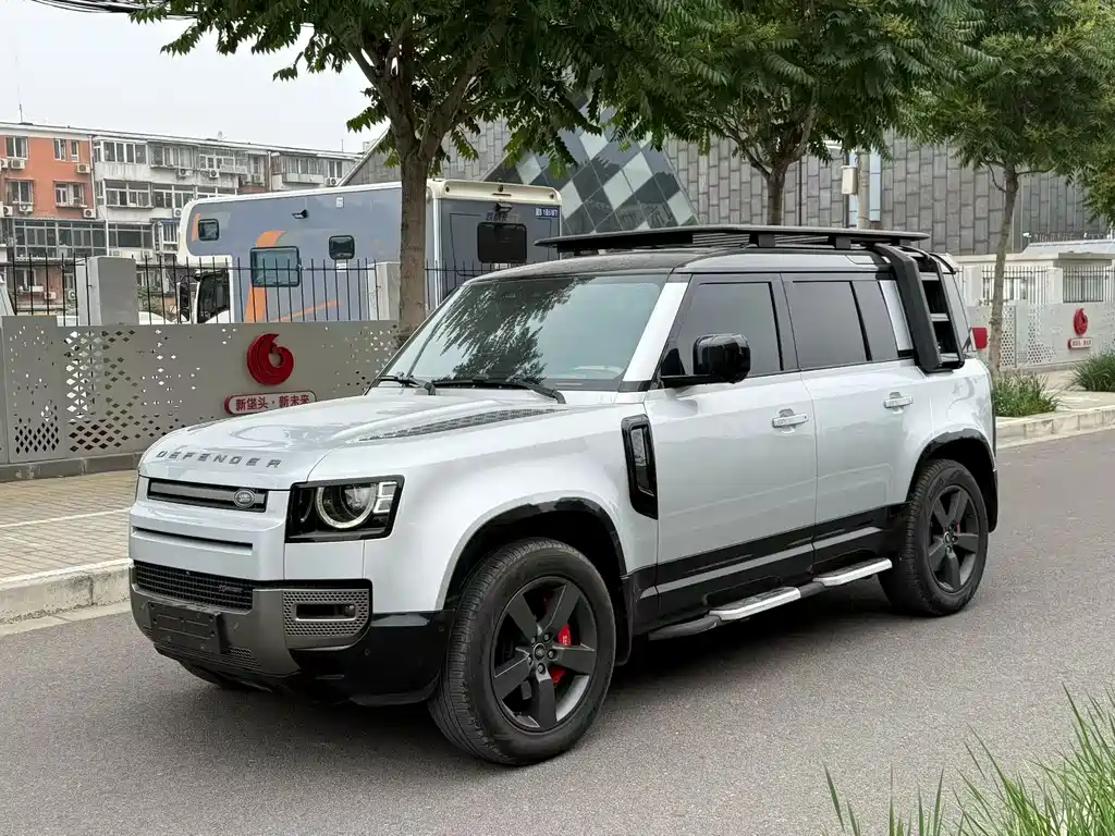 Land Rover Defender 2023