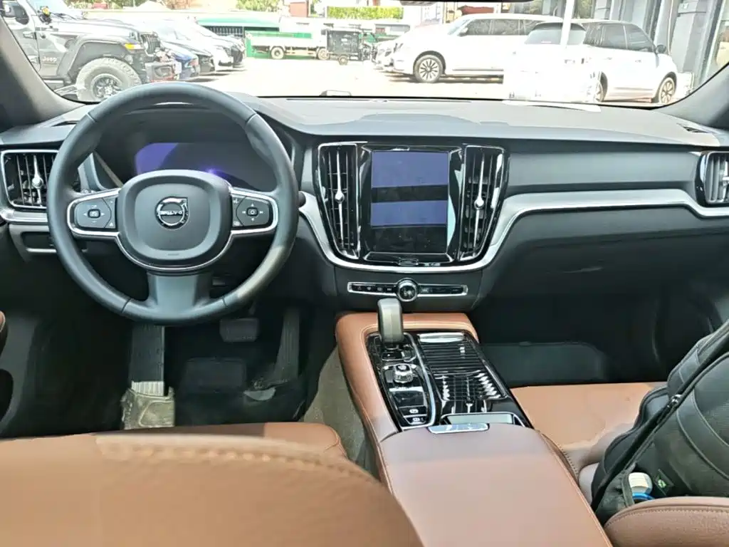 Volvo S60 PHEV — миниатюра 10