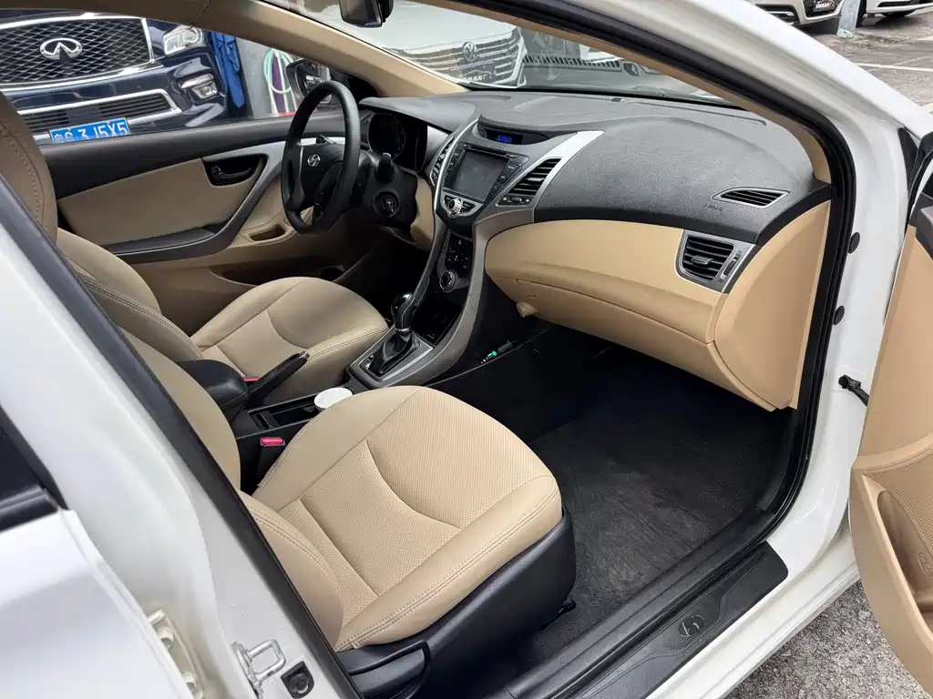 Hyundai Elantra Langdong — миниатюра 11