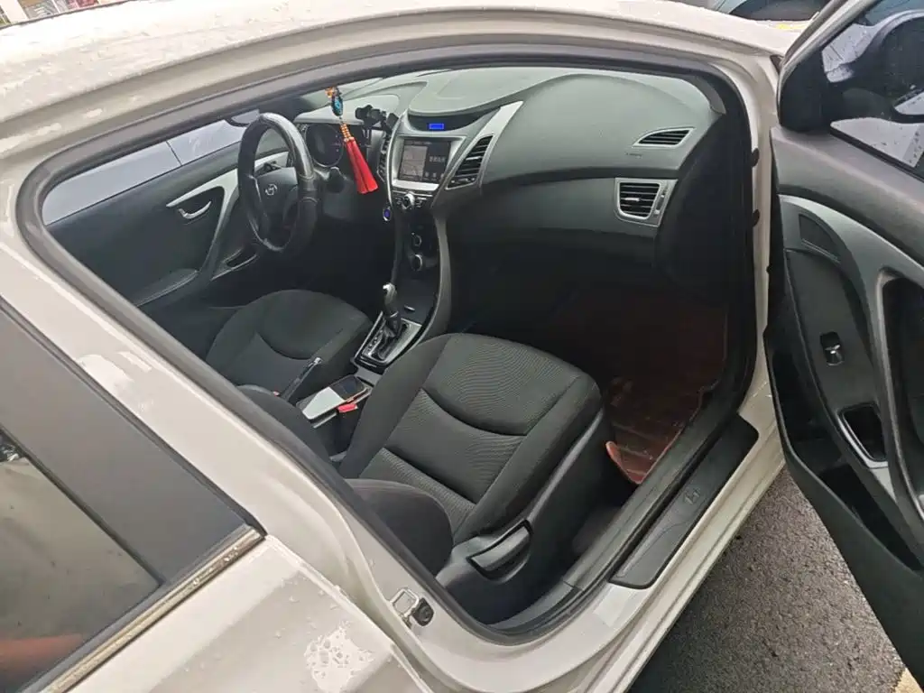Hyundai Elantra Langdong — миниатюра 9