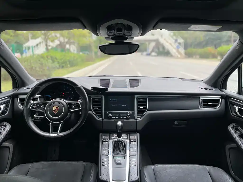 Porsche Macan — миниатюра 10