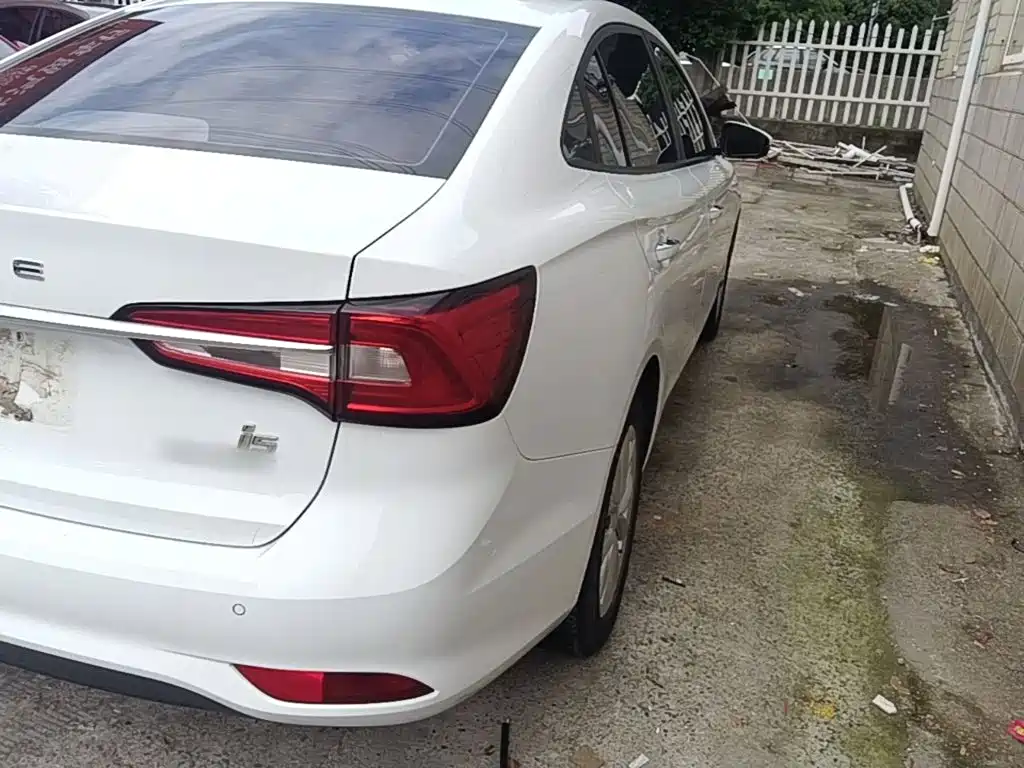 Roewe i5 — миниатюра 8
