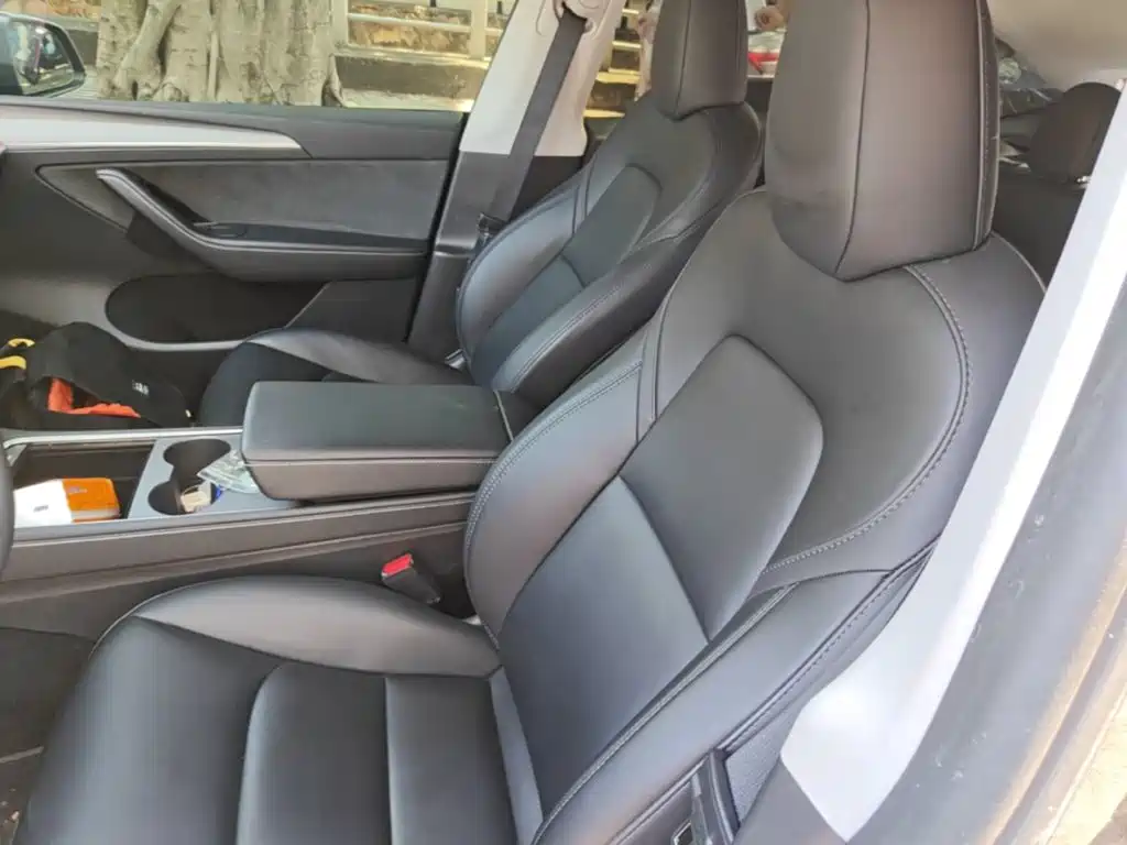 Tesla Model Y — миниатюра 15