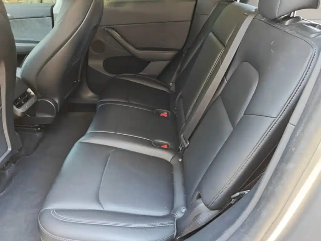 Tesla Model Y — миниатюра 17