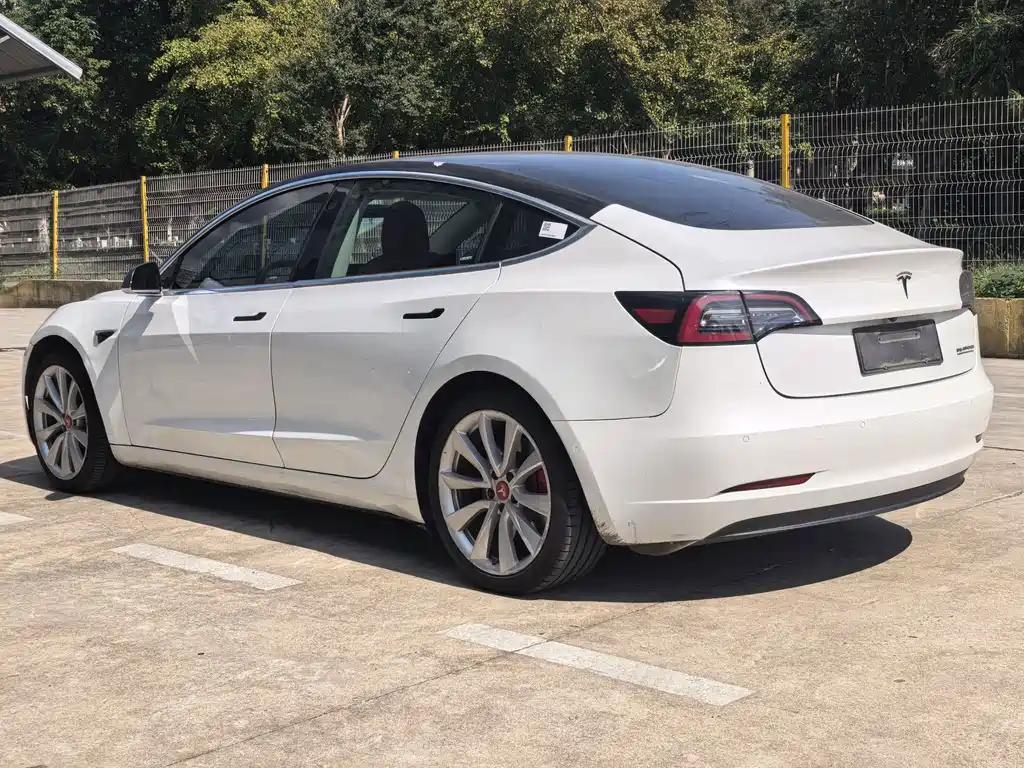 Tesla Model 3 — миниатюра 13