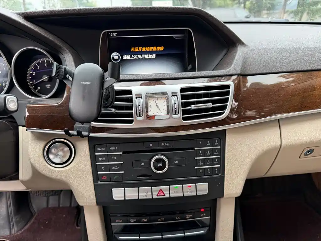Mercedes-Benz E-Class — миниатюра 9