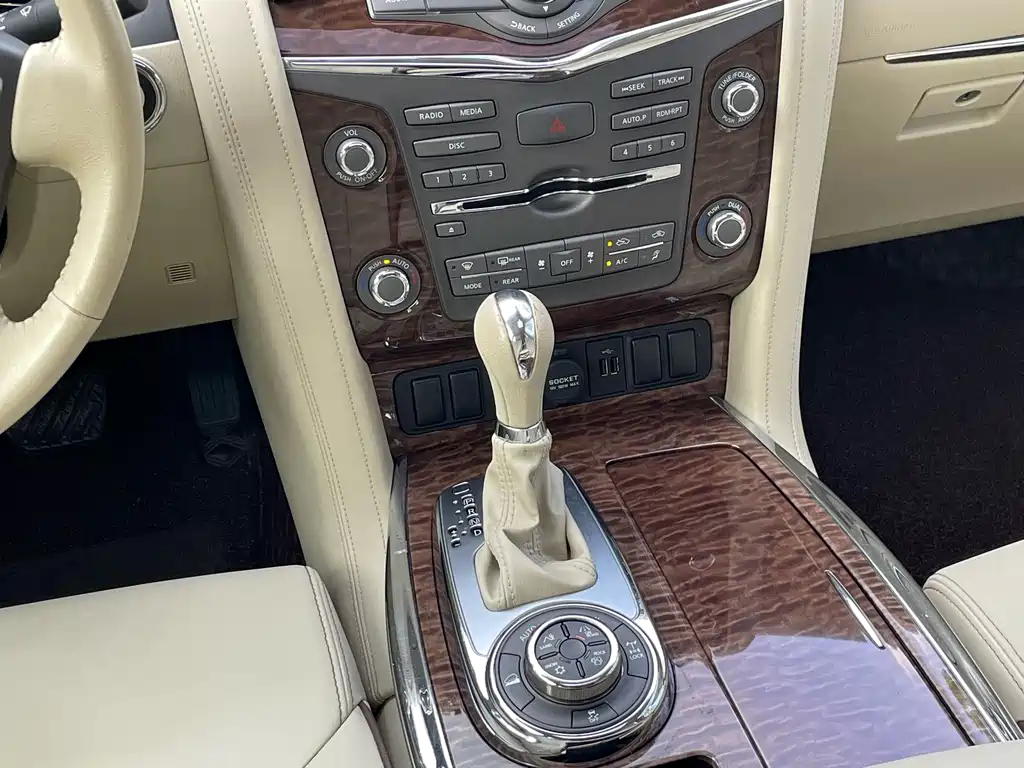 Nissan Patrol — миниатюра 7