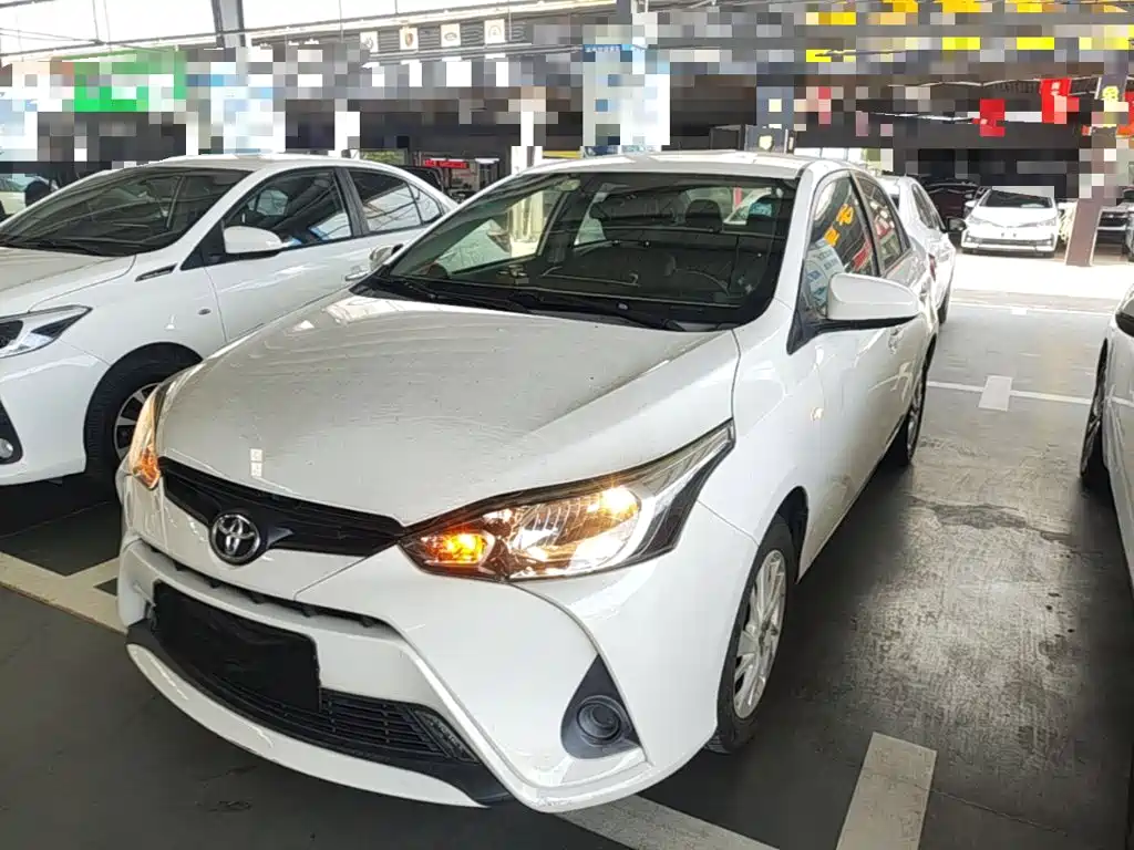 Toyota Yaris L — миниатюра 2
