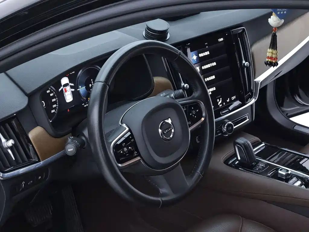 Volvo S90 PHEV — миниатюра 14