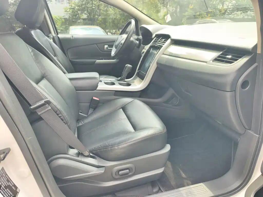 Ford Edge (Import) — миниатюра 13