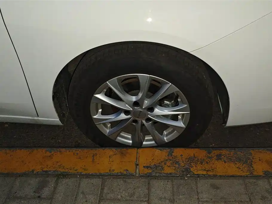 Roewe i5 2023 1.5L MT