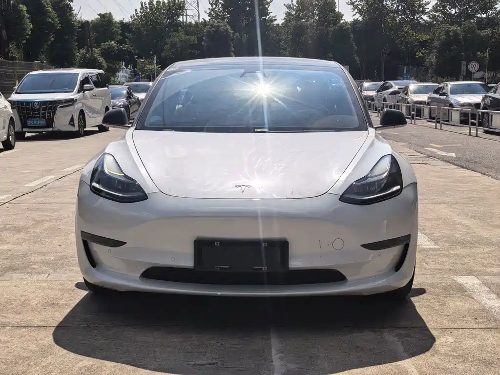 Tesla Model 3 — миниатюра 2