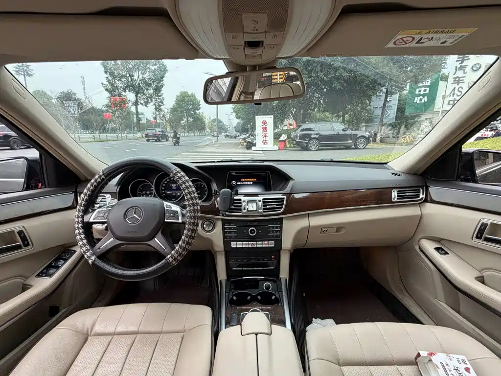 Mercedes-Benz E-Class — миниатюра 13